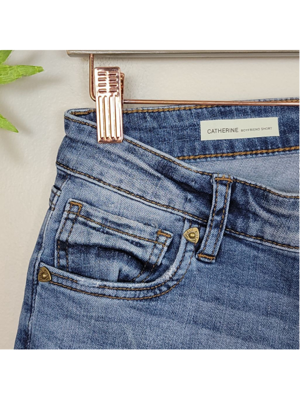 NEW Kut From the Kloth Catherine Boyfriend Jean Shorts Distressed Medium Blue 2 - Picture 4 of 11